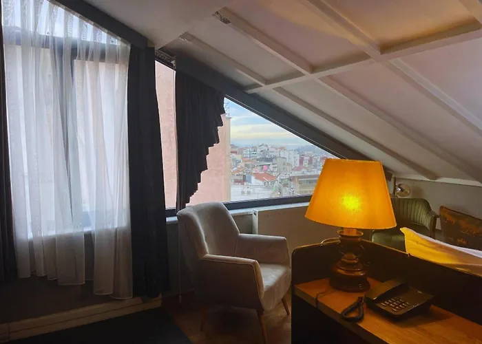 Aleksandr Pera Hotel